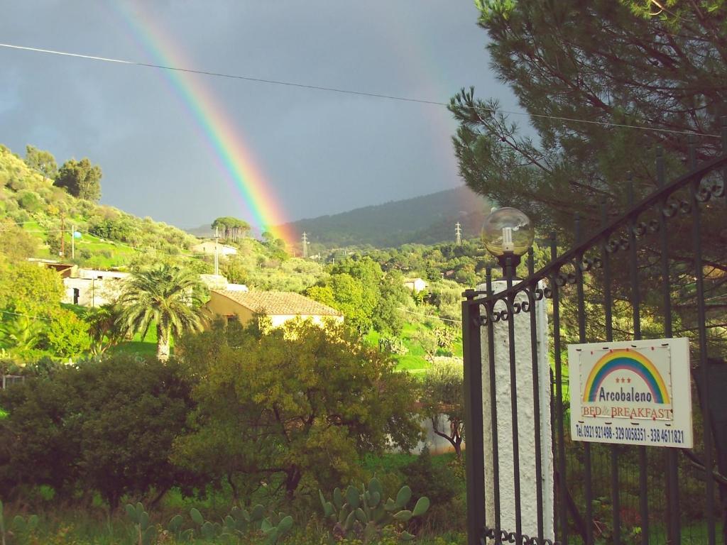 B&B Arcobaleno เชฟาลู ภายนอก รูปภาพ