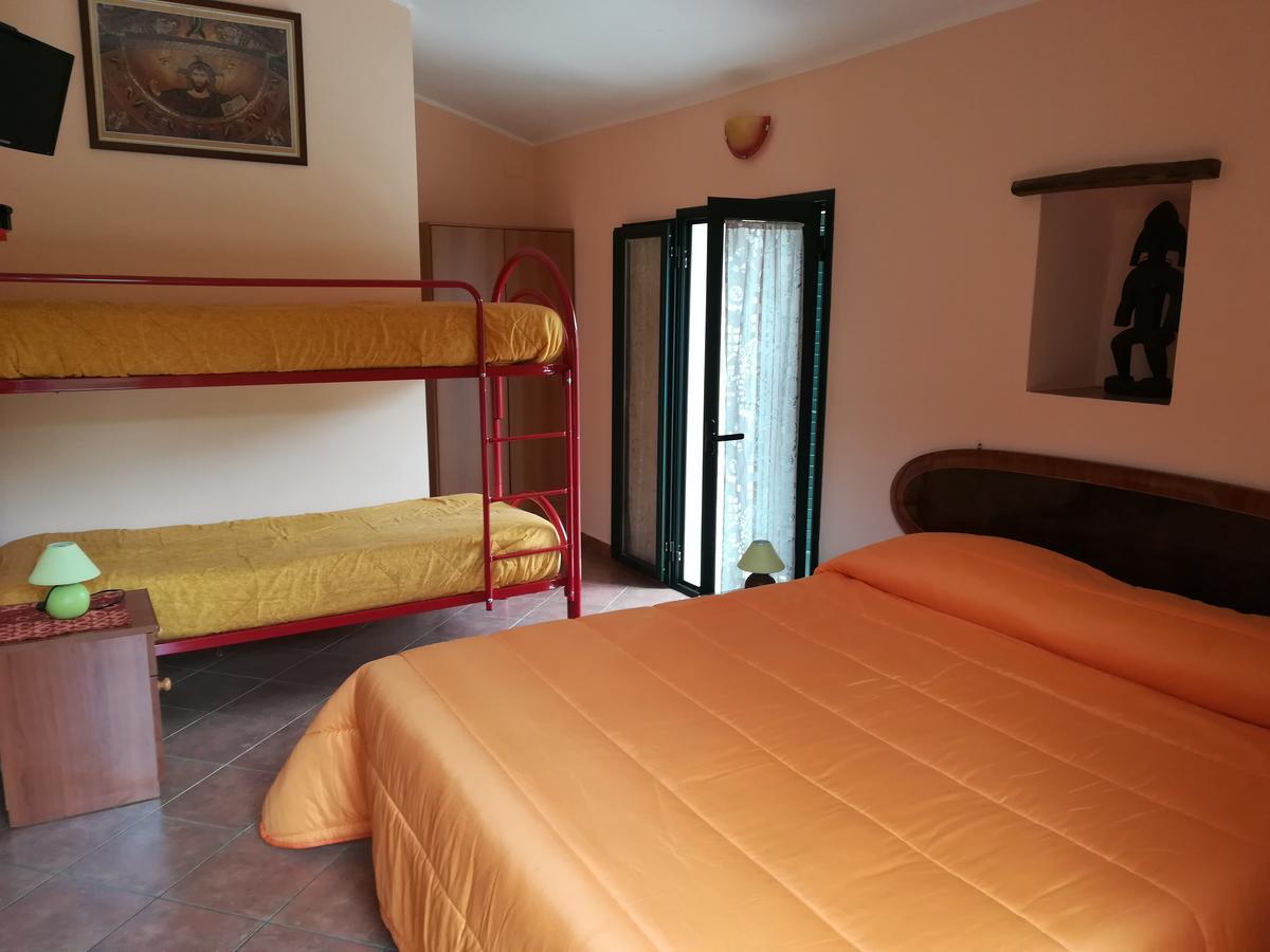 B&B Arcobaleno เชฟาลู ภายนอก รูปภาพ